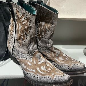 Corral western boots cow fur size 10 ankle height